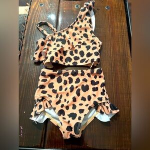 Little Girls Cheetah print 2 piece